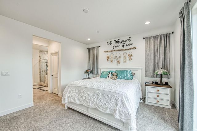 1122 Creekside Avenue, Madera, CA 93636
