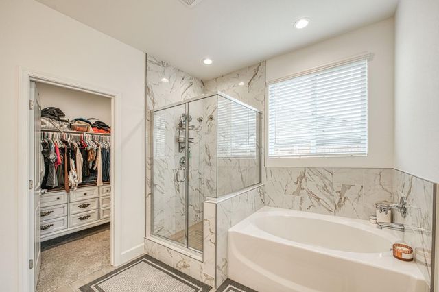 1122 Creekside Avenue, Madera, CA 93636