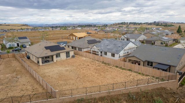 1122 Creekside Avenue, Madera, CA 93636
