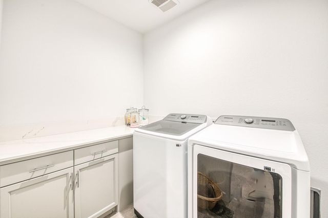 1122 Creekside Avenue, Madera, CA 93636