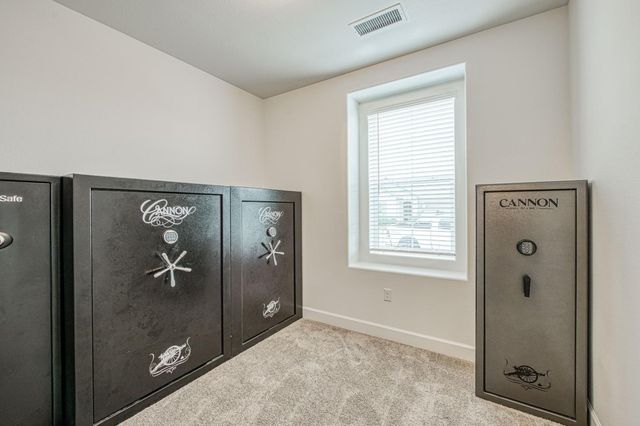 1122 Creekside Avenue, Madera, CA 93636