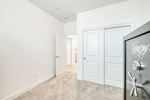 1122 Creekside Avenue, Madera, CA 93636
