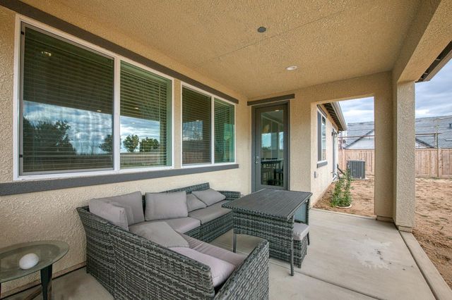 1122 Creekside Avenue, Madera, CA 93636