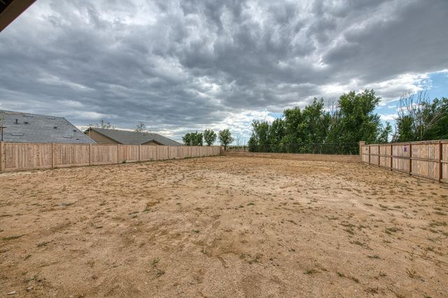 1122 Creekside Avenue, Madera, CA 93636