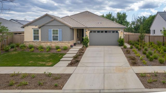 1122 Creekside Avenue, Madera, CA 93636
