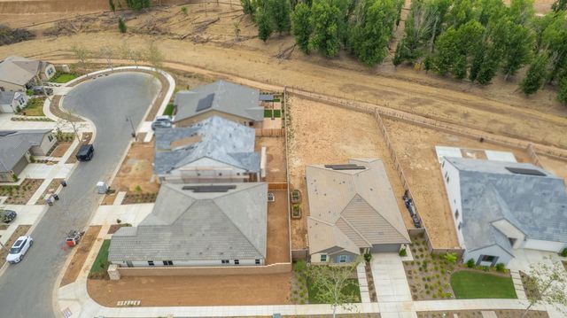1122 Creekside Avenue, Madera, CA 93636