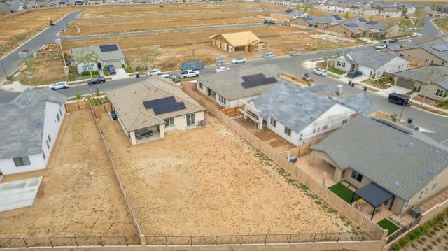 1122 Creekside Avenue, Madera, CA 93636