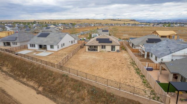 1122 Creekside Avenue, Madera, CA 93636
