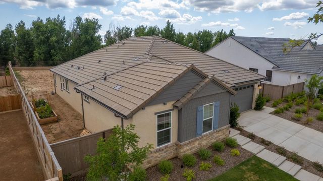 1122 Creekside Avenue, Madera, CA 93636