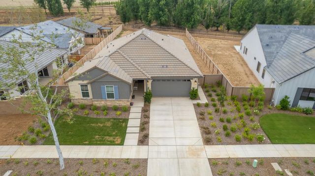 1122 Creekside Avenue, Madera, CA 93636
