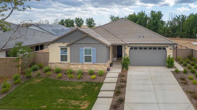 1122 Creekside Avenue, Madera, CA 93636