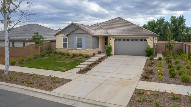 1122 Creekside Avenue, Madera, CA 93636