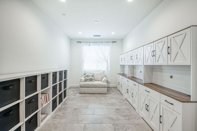 1122 Creekside Avenue, Madera, CA 93636