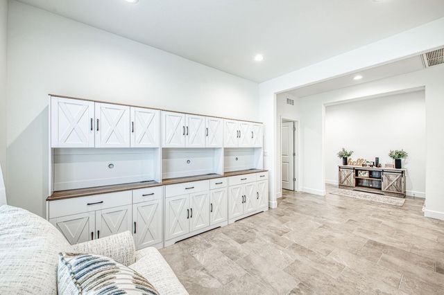 1122 Creekside Avenue, Madera, CA 93636
