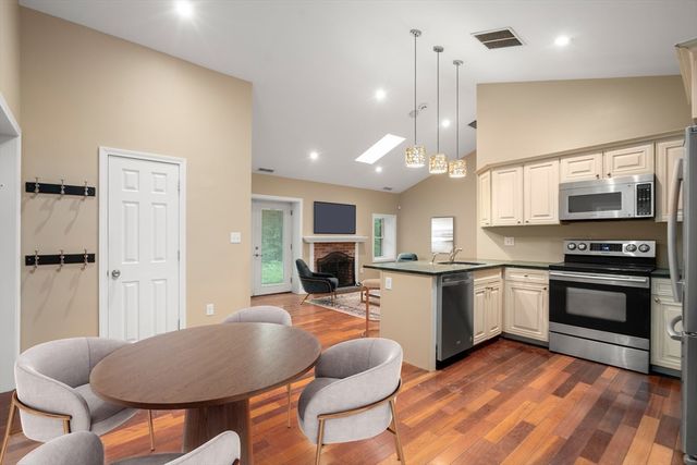 133 Centre St 133, Dover, MA 02030