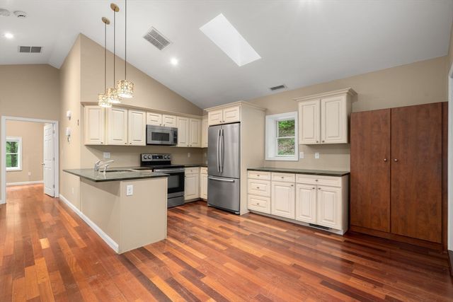 133 Centre St 133, Dover, MA 02030