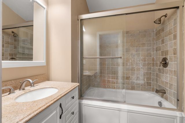 133 Centre St 133, Dover, MA 02030