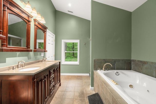 133 Centre St 133, Dover, MA 02030