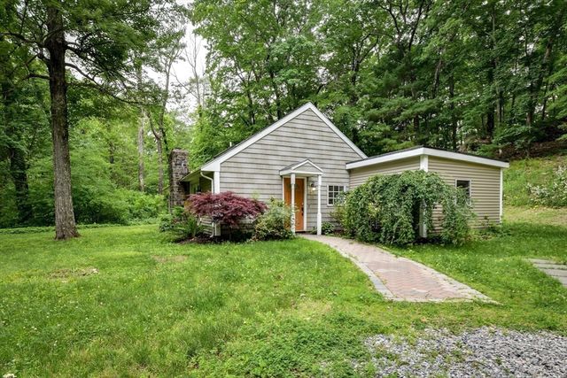 133 Centre St 133, Dover, MA 02030
