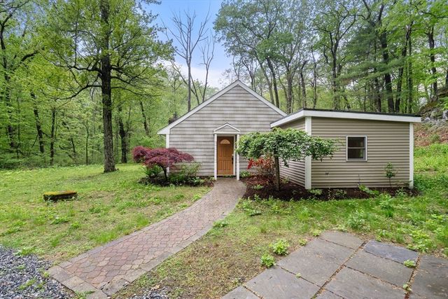 133 Centre St 133, Dover, MA 02030