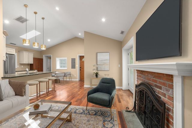 133 Centre St 133, Dover, MA 02030