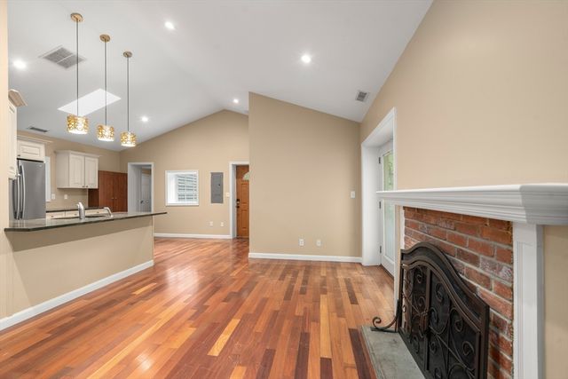 133 Centre St 133, Dover, MA 02030