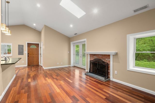 133 Centre St 133, Dover, MA 02030