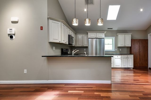 133 Centre St 133, Dover, MA 02030
