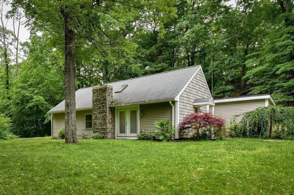 133 Centre St 133, Dover, MA 02030