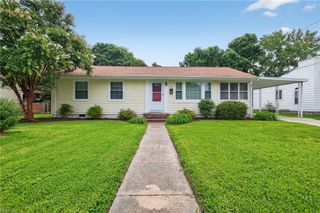 13 Wedgewood DR, Newport News, VA 23601