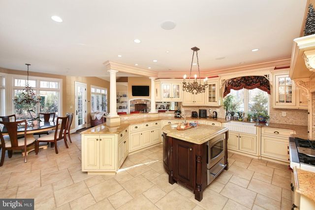 3525 WELLSFORD LN, Doylestown, PA 18902