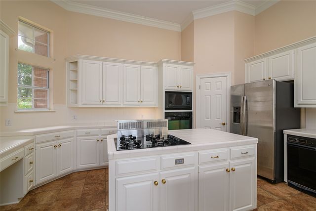 745 Southern Trace Parkway, Shreveport, LA 71106