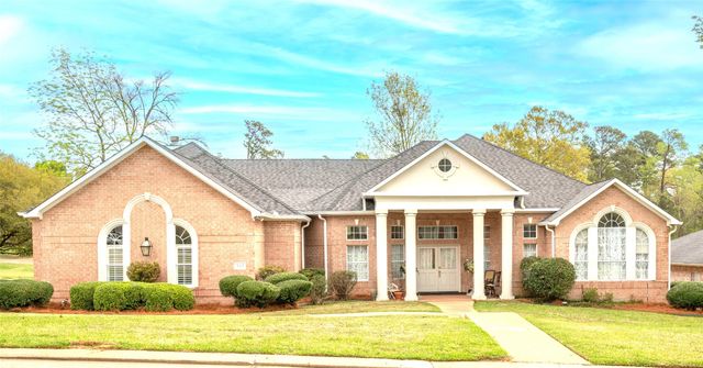 745 Southern Trace Parkway, Shreveport, LA 71106