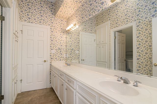 745 Southern Trace Parkway, Shreveport, LA 71106