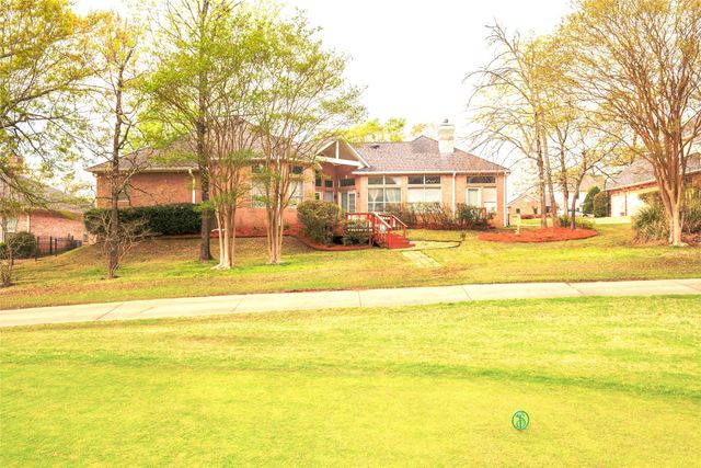 745 Southern Trace Parkway, Shreveport, LA 71106