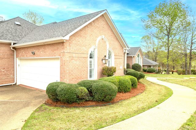 745 Southern Trace Parkway, Shreveport, LA 71106