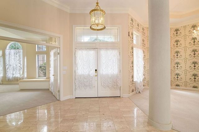 745 Southern Trace Parkway, Shreveport, LA 71106