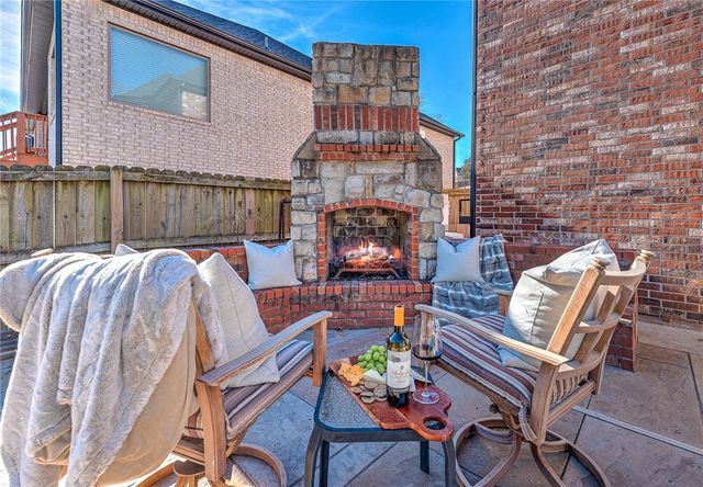 1406 NE Bluff Spring Avenue, Bentonville, AR 72712