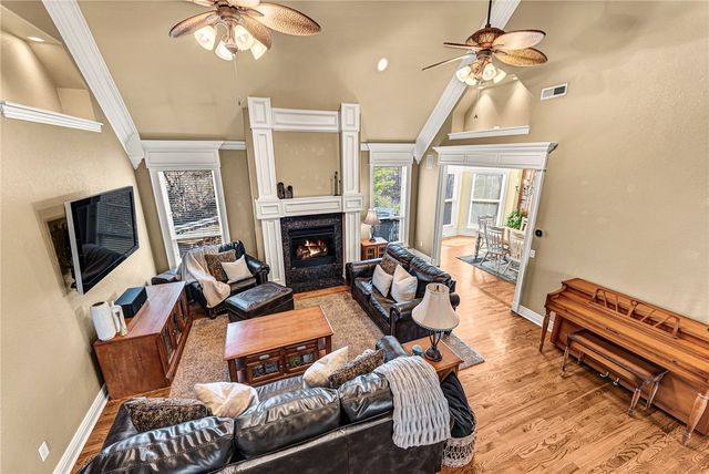 1406 NE Bluff Spring Avenue, Bentonville, AR 72712