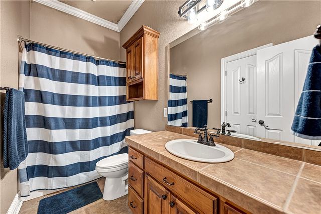 1406 NE Bluff Spring Avenue, Bentonville, AR 72712