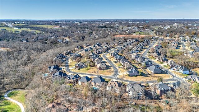 1406 NE Bluff Spring Avenue, Bentonville, AR 72712