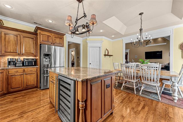 1406 NE Bluff Spring Avenue, Bentonville, AR 72712