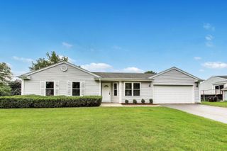 1005 Wembley Drive, Island Lake, IL 60042