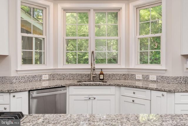 795 WINTERBERRY DR, Fredericksburg, VA 22405