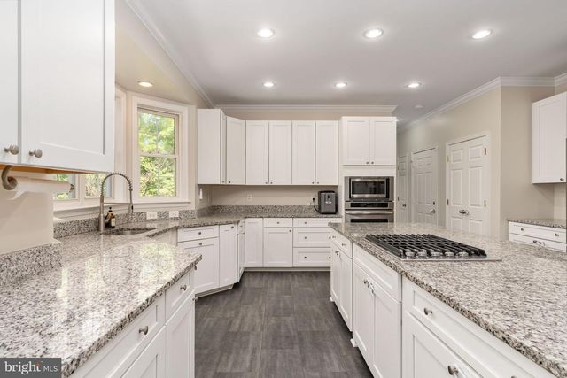 795 WINTERBERRY DR, Fredericksburg, VA 22405