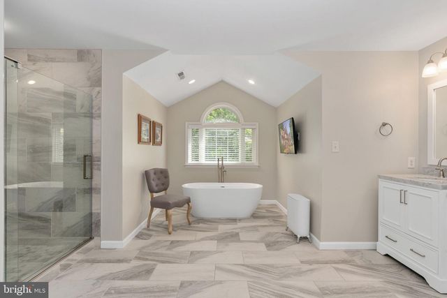 795 WINTERBERRY DR, Fredericksburg, VA 22405