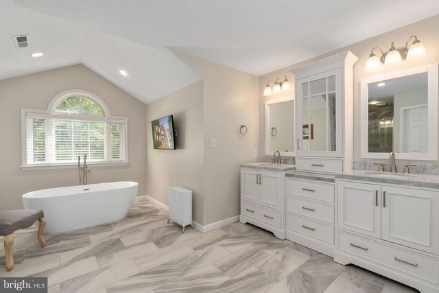 795 WINTERBERRY DR, Fredericksburg, VA 22405