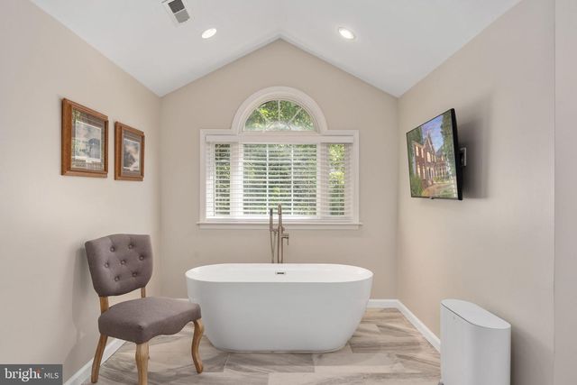 795 WINTERBERRY DR, Fredericksburg, VA 22405
