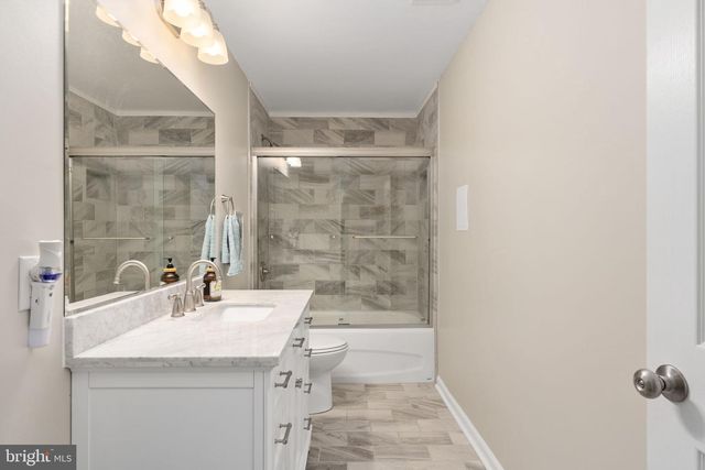 795 WINTERBERRY DR, Fredericksburg, VA 22405