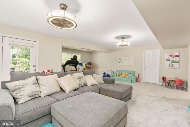 795 WINTERBERRY DR, Fredericksburg, VA 22405